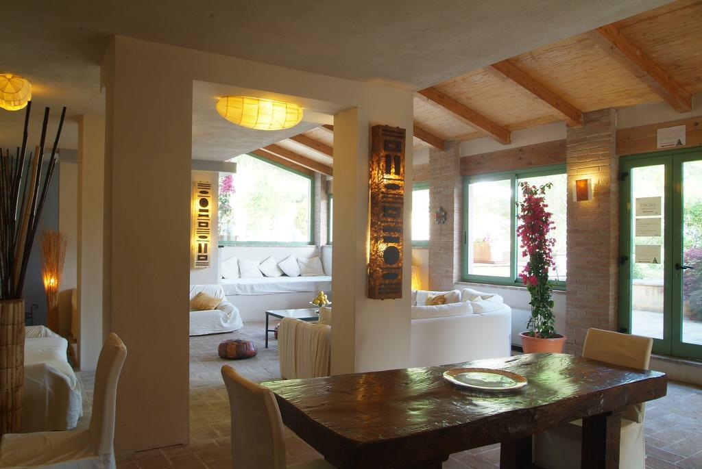 Отель Le Torracce Agriturismo Olistico Valfabbrica Экстерьер фото