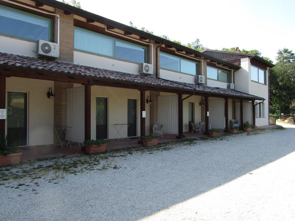 Отель Le Torracce Agriturismo Olistico Valfabbrica Экстерьер фото