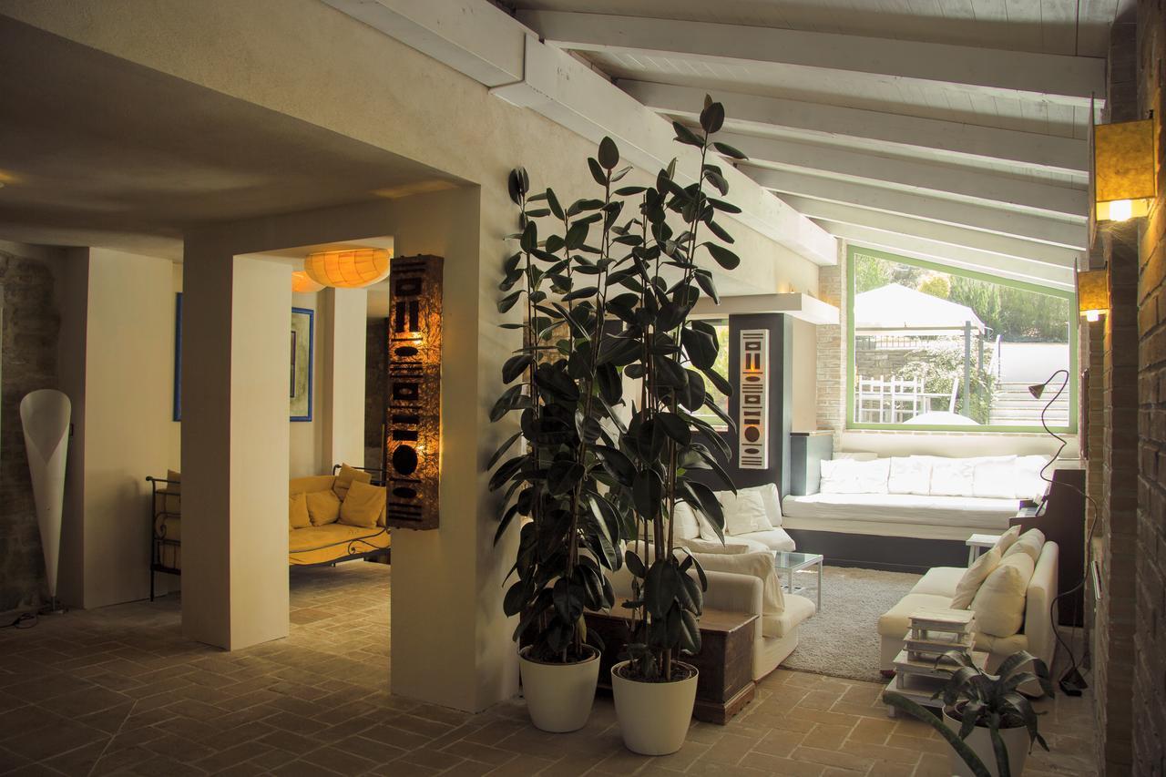 Отель Le Torracce Agriturismo Olistico Valfabbrica Экстерьер фото